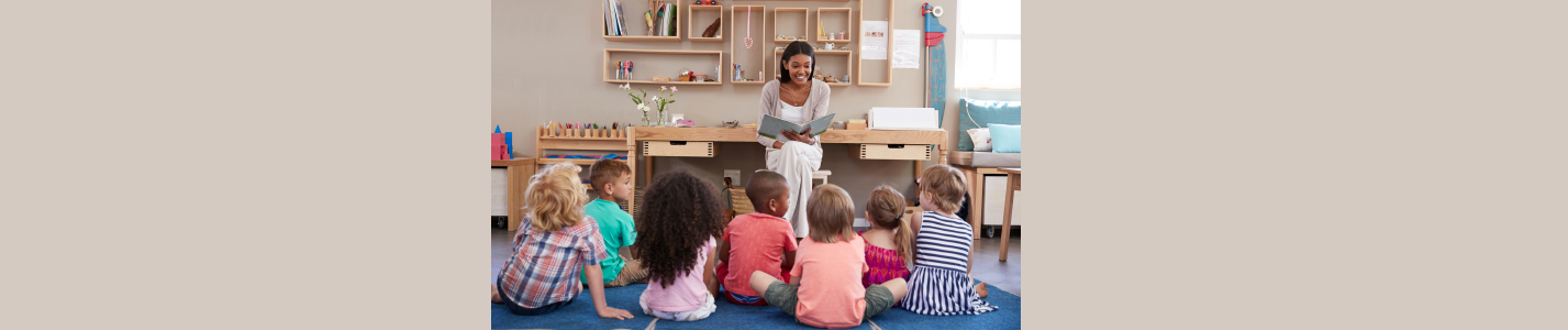 Een groep kinderen zit in een klaslokaal en doet mee aan burgerschaps- en SEL-activiteiten. School en Veiligheid